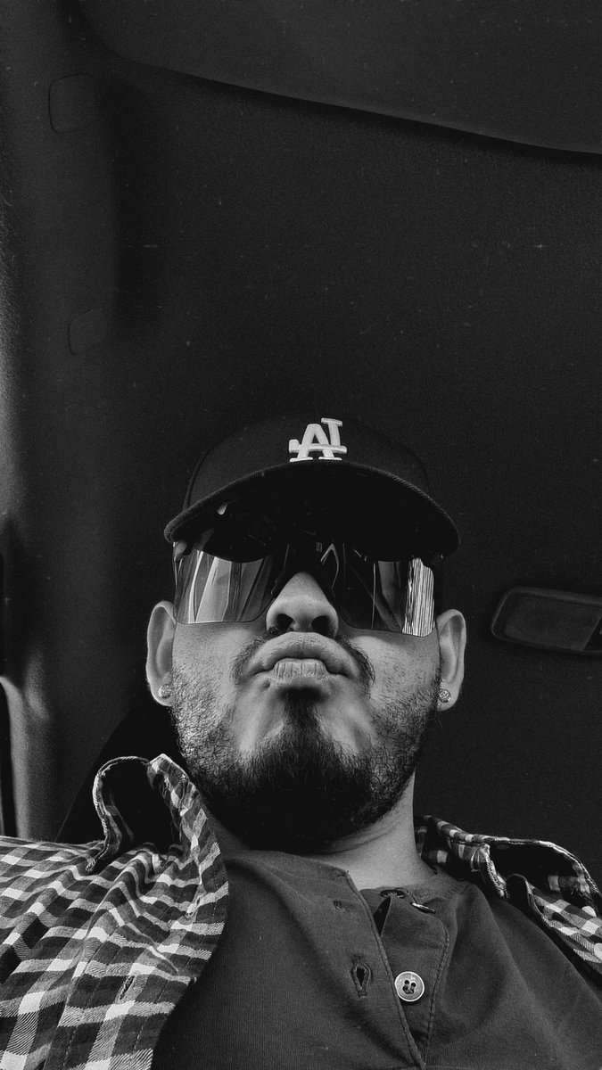 Latinbear94's tweet photo. Besitos en el bicho... https://t.co/PcQNkcfVEt