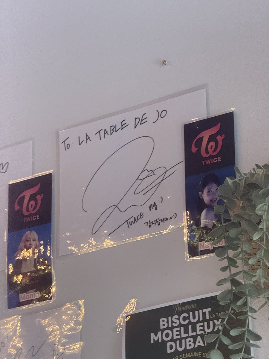 currently eating at the restaurant where momo and nayeon ate at what if im sitting where they sat