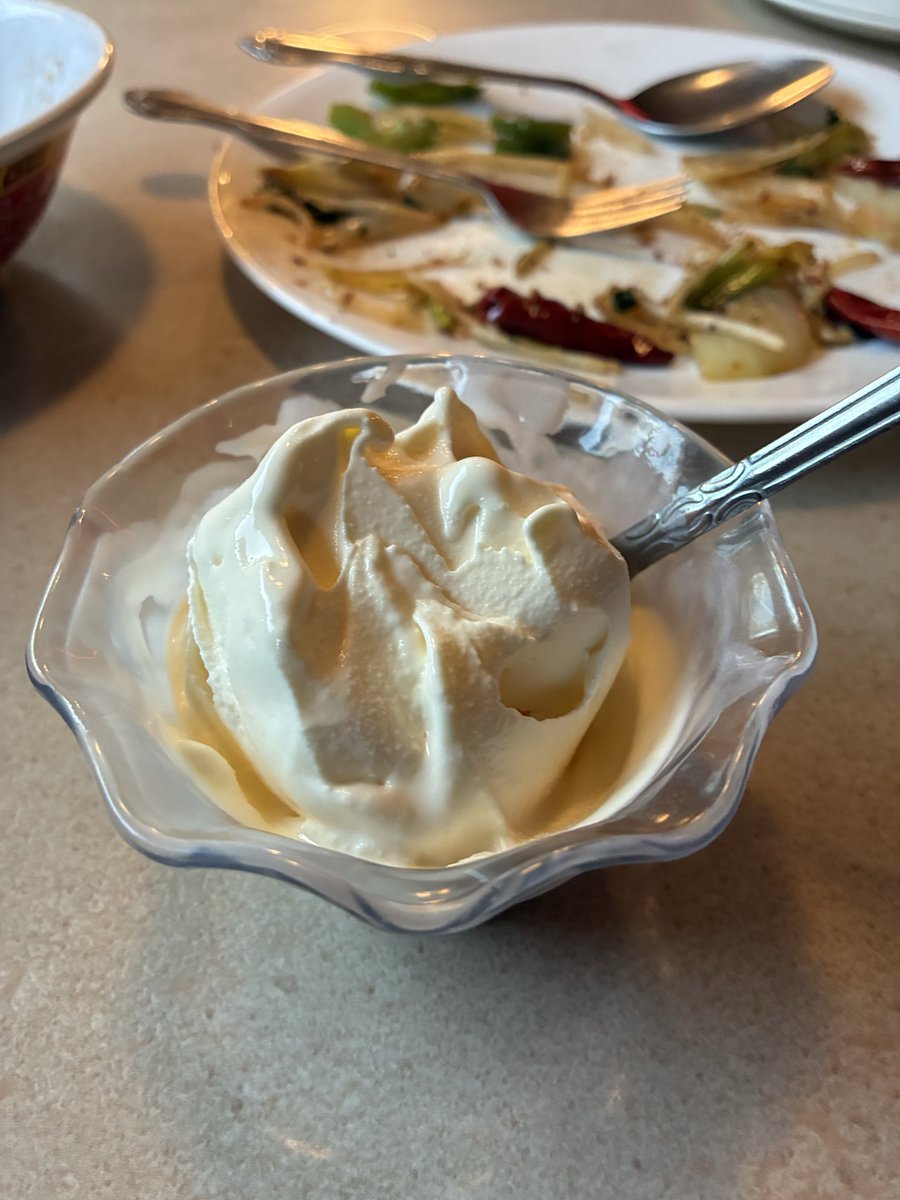 ericwaaaang's tweet photo. Time isn’t real.

The past, present and future exist simultaneously in this ice cream sundae. https://t.co/V3ItYEUs39