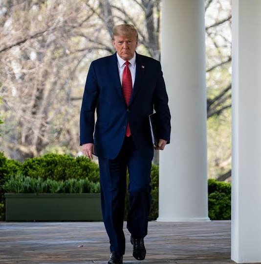 World_Insights1's tweet photo. Height of Famous World Leaders

🇺🇸 Donald Trump — 190 cm (6'3")
🇨🇺 Fidel Castro — 190 cm (6'3")
🇨🇦 Justin Trudeau — 188 cm (6'2")
🇺🇸 Barack Obama — 185 cm (6'1")
🇹🇷 Recep Tayyip Erdoğan — 185 cm (6'0")
🇧🇷 Jair Bolsonaro — 185 cm (6'0")
🇮🇱 Benjamin Netanyahu — 184 cm (6'0")
🇸🇦 Mohammed bin Salman — 183 cm (6'0")
🇺🇸 Joe Biden — 182 cm (5'11")
🇦🇷 Javier Milei — 180 cm (5'11")
🇨🇳 Xi Jinping — 175 cm (5'9")
🇬🇧 Boris Johnson — 175 cm (5'9")
🇫🇷 Emmanuel Macron — 173 cm (5'8")
🇮🇳 Narendra Modi — 170 cm (5'7")
🇷🇺 Vladimir Putin — 170 cm (5'7")
🇺🇦 Volodymyr Zelensky — 170 cm (5'7")
🇬🇧 Rishi Sunak — 170 cm (5'6")
🇫🇷 Napoleon Bonaparte — 168 cm (5'6")
🇧🇷 Lula da Silva — 168 cm (5'6")
🇩🇪 Angela Merkel — 165 cm (5'4")
🇰🇵 Kim Jong Un — 163 cm (5'3")
🇮🇹 Giorgia Meloni — 160 cm (5'3")
🇮🇪 Michael D. Higgins — 160 cm (5'2")
🇮🇷 Mahmoud Ahmadinejad — 157 cm (5'2")
🇲🇽 Benito Juárez — 137 cm (4'6")
