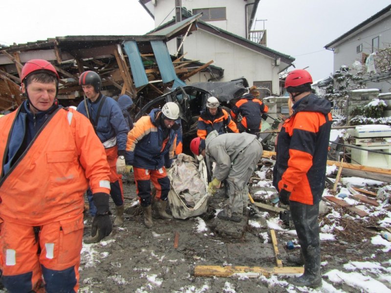 3.11の翌日12日にはロシアが救助隊を日本に派遣してラブロフが緊急来日。泥沼の放射能の恐怖がある中、計161名🇷🇺が東日本大震災の救助活動をしてくれた。プーチンは緊急にLNGを日本に輸送して関東停電回復させた。イランも同じだ。そんなロシア、イランを目の敵にする。恩知らず。石油が止められた。
