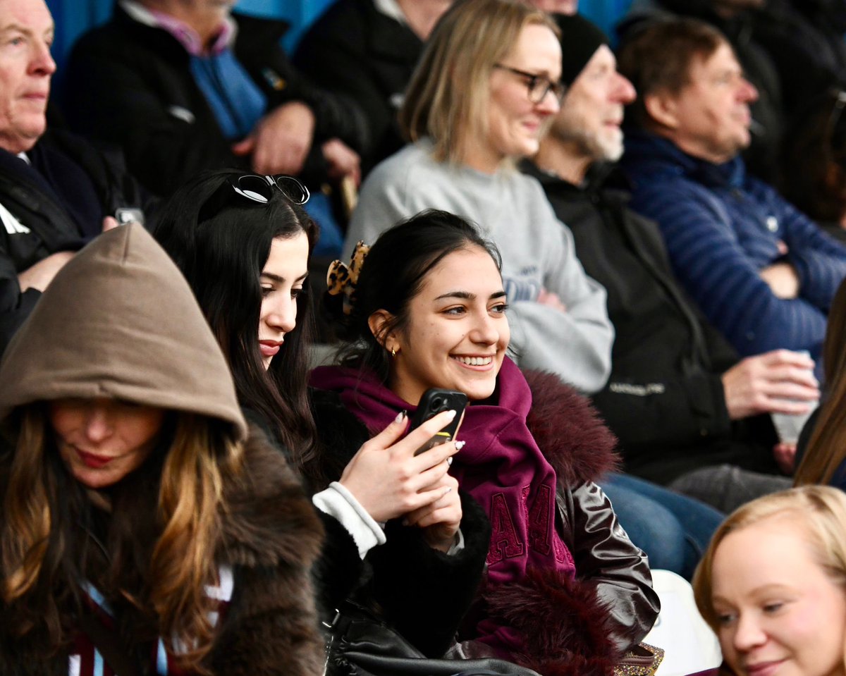 Farnham Town FC tweet media