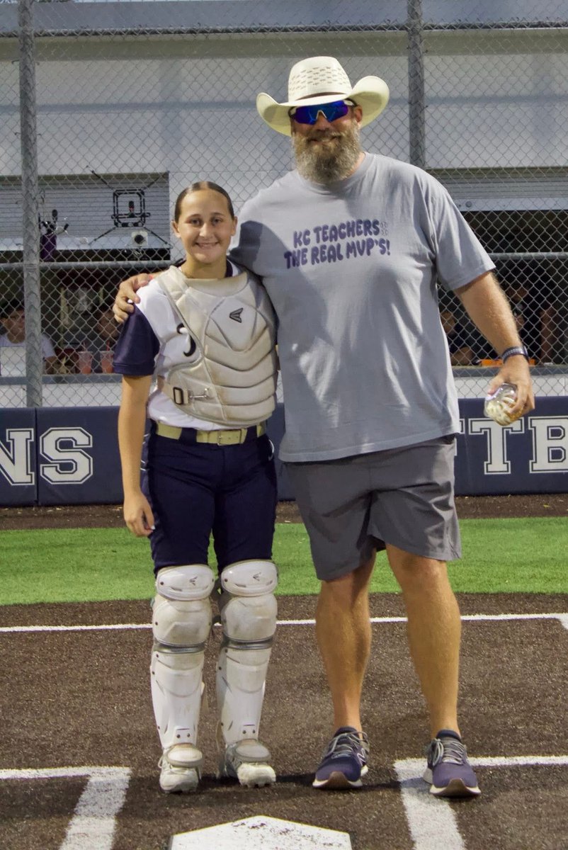 Coach_RBradshaw's tweet photo. It was my first time back on that field since Senior Night ‘24… Lot of memories rushed back to me from @2024Bradshaw career playing for KC Tiger Softball! Thank you @KCTigerSoftball and Caitlyn for a great Teacher Appreciation Night! https://t.co/BnHwSHN8pg