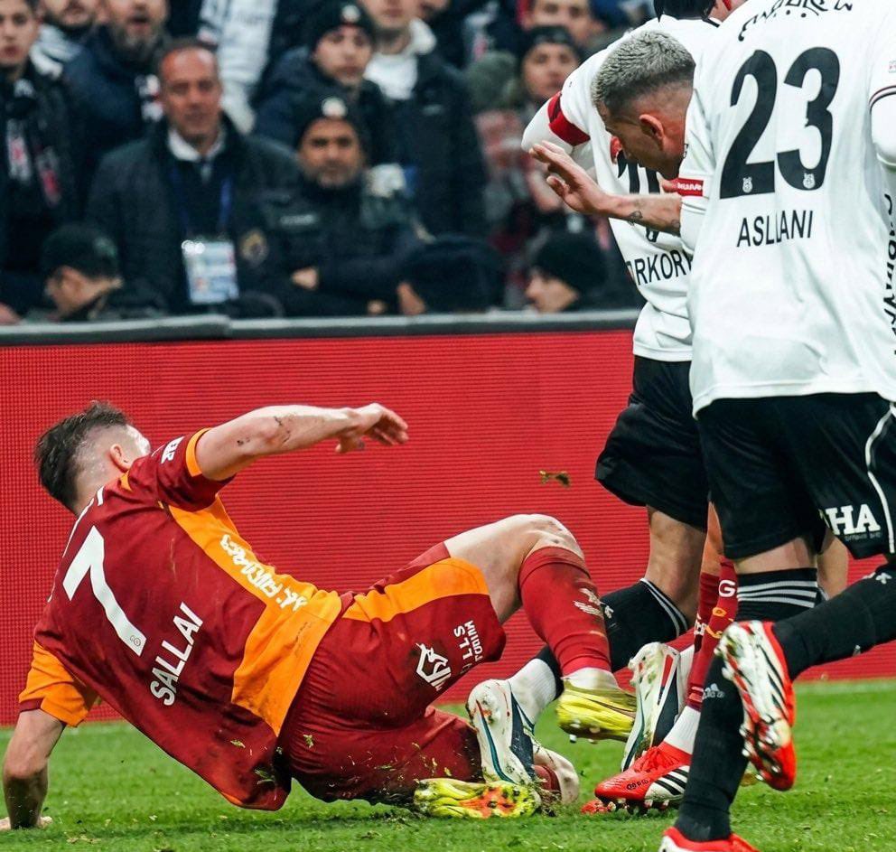 kartalify's tweet photo. Benzer şeyler 🤠

#BJKvGS https://t.co/QQdAaCqmTQ