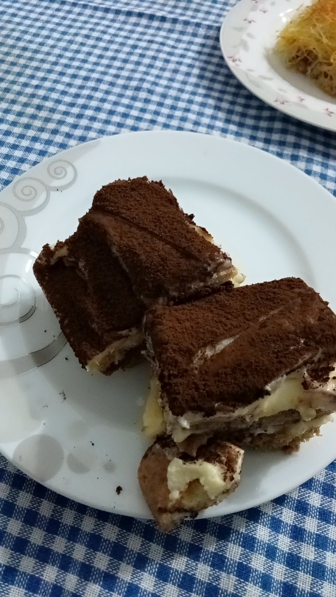 Tiramisu yapan ev sahibiyim