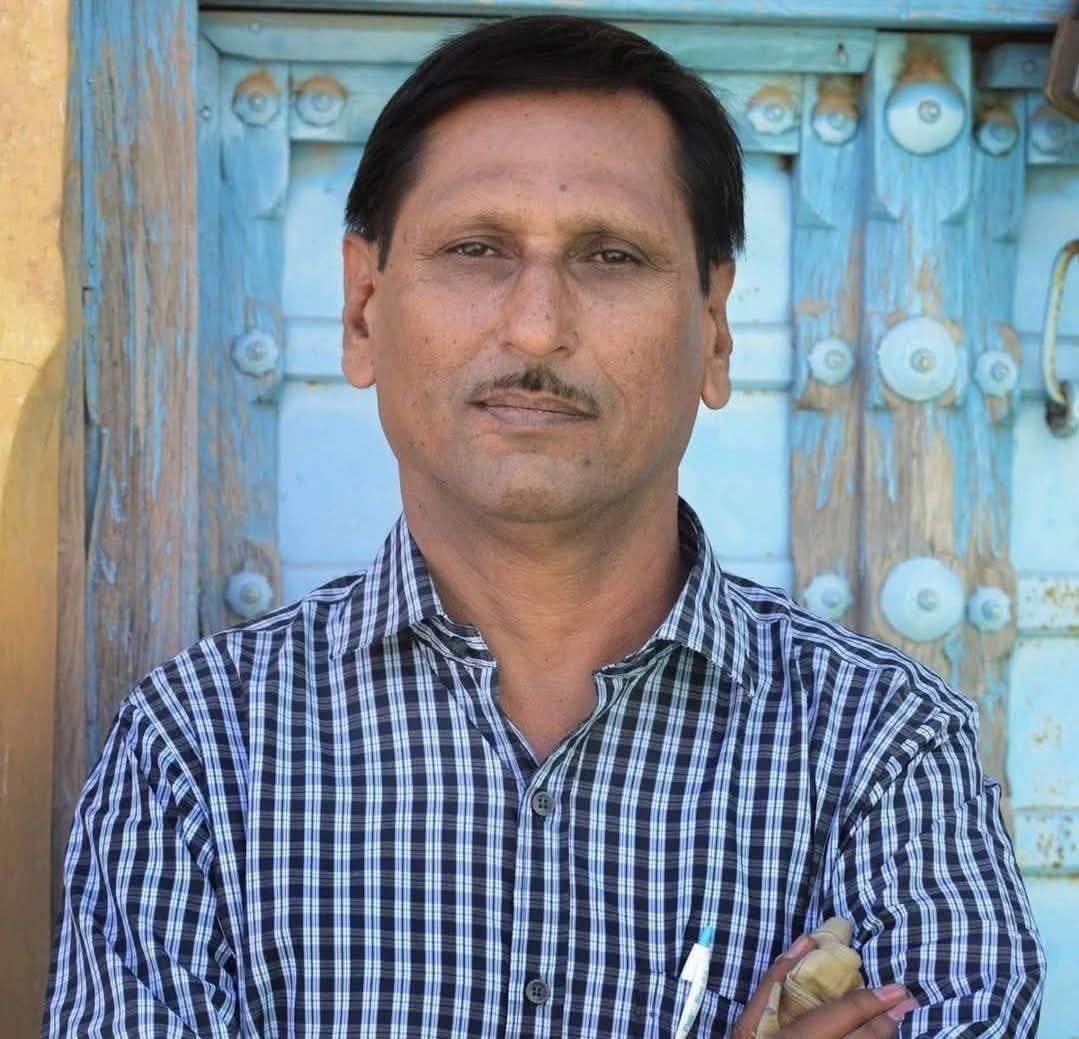 1/14
"यार आपको देखकर अच्छा लगता है। खुशी होती है।"
"तुम हो, <a href="/bhwj_pulkit/">Pulkit Bhardwaj</a> , <a href="/Zinda_Avdhesh/">Avdhesh</a> को देखकर सुकून सा होता है।"
"यार आपको देखकर लगता ही नहीं कि धौलपुर चंबल से हो।"