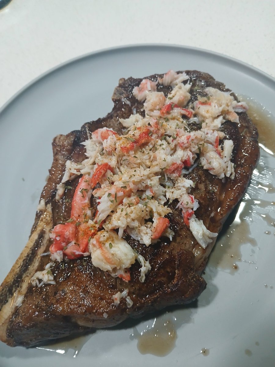 itsStormSzn's tweet photo. I bought a bone-in ribeye and a cluster of snow crab for $17. I love Kroger and Kroger loves me back. https://t.co/OrxorXrUfL