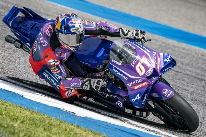 Toprak Razgatlıoğlu’nun İlk MotoGP Sınavı: Sonuç Tablosu Yanıltmasın!

Toprak Razgatlıoğlu’nun MotoGP’deki ilk resmi yarış performansı, sadece sonuç tablosuna bakanlar için yanıltıcı olabilir. Ancak telemetri verileri ve tur zamanları analiz edildiğinde, El Turco“nun gridin en