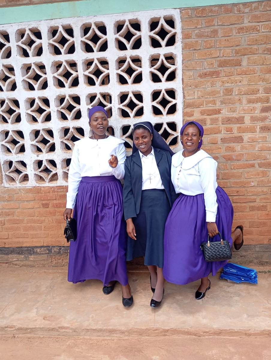 We are called catholic. Let us not forget that our apostolate must be performed in a spirit of gratitude. With so much love from us...