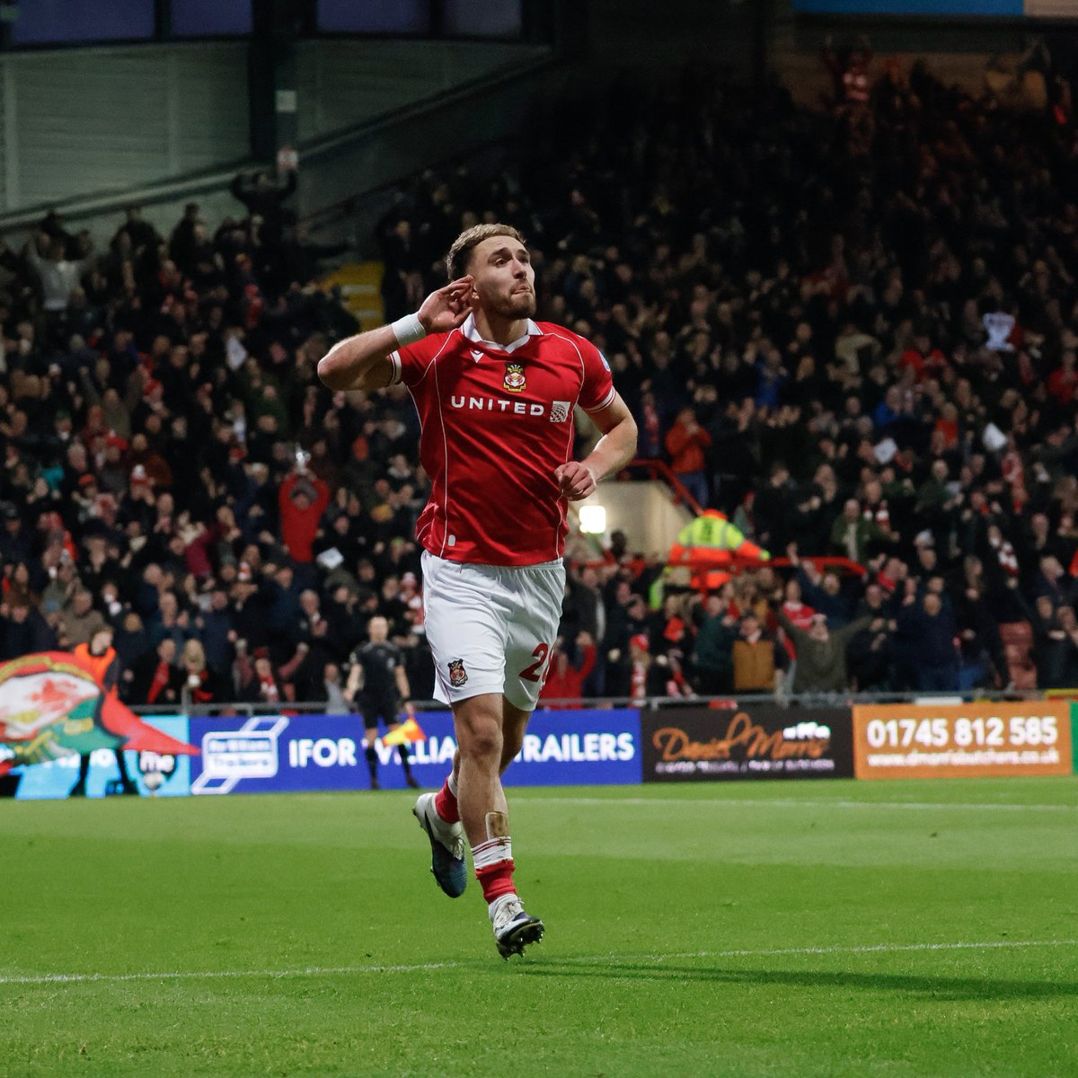 Champ_NewsFR's tweet photo. Wrexham, 6ème au classement, affronte Chelsea en Cup en ce moment et mène 1-0 ! 

West Bromwich Albion a accroché le nul face à Sheffield United dans lequel George Campbell a inscrit un doublé, buteur csc et buteur à la 83ème pour donner 1 point crucial pour le maintien. https://t.co/bHHfgjSFmB