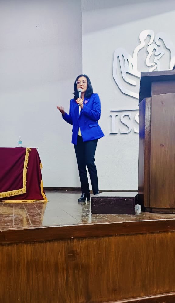 IxshelDelgado's tweet photo. #DíaMundialContraLaObesidad
1º Curso en conmemoración al Día Nacional para concientizar sobre la Obesidad.
Hablamos sobre cómo el proceso de alimentación-nutrición tiene una base social y cómo transitar de los abordajes clínicos a la responsabilidad colectiva.
#ISSSTE #CMN20Nov https://t.co/0J2YTjTD5p