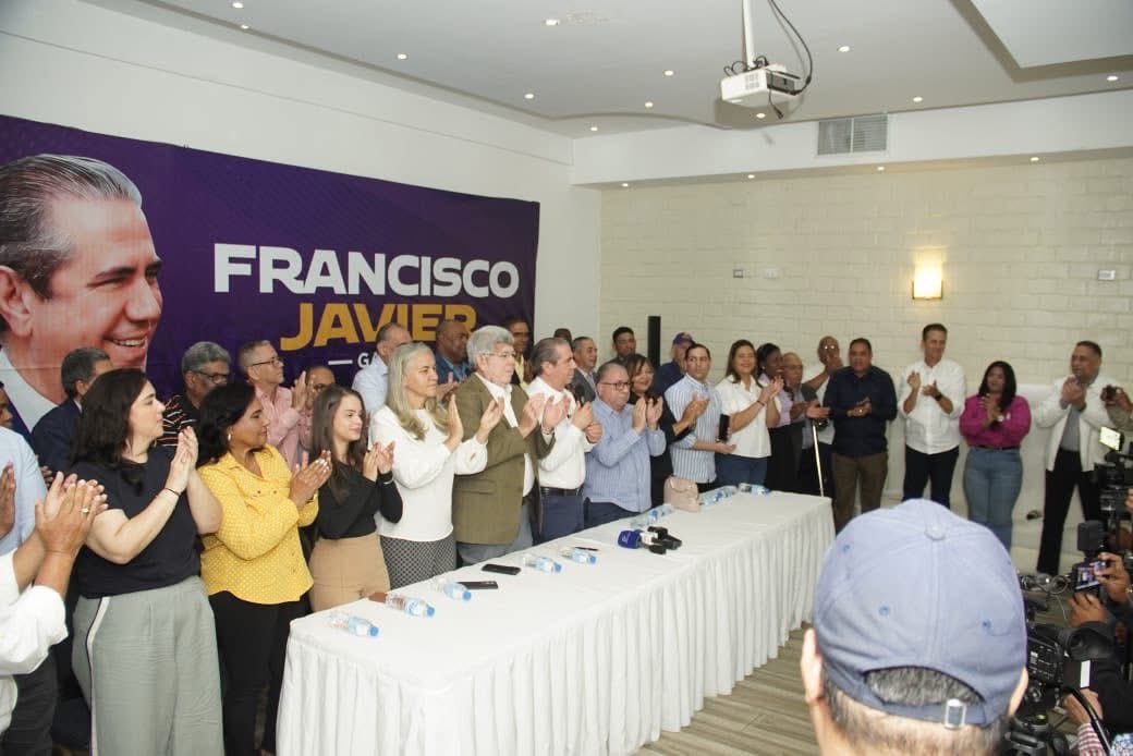 Reynateinforma's tweet photo. El PLD necesita un líder que entienda que la unidad no es solo una palabra, sino una práctica diaria. Francisco Javier encarna esa unidad con su trayectoria. #FranciscoJavierPresidente
🇩🇴💜🇩🇴💜🇩🇴💜🇩🇴💜 https://t.co/SwHYpabvqc