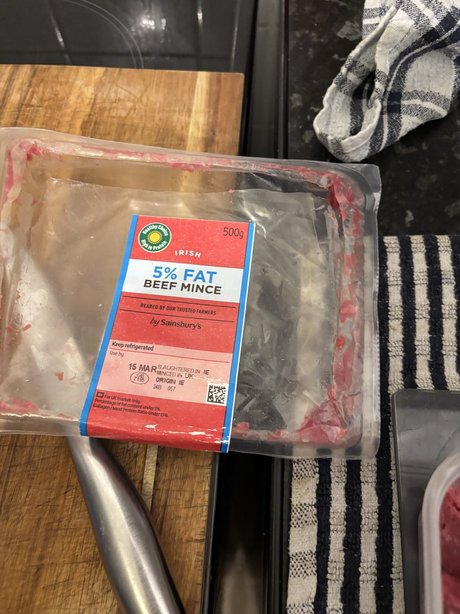 jayhiphop11's tweet photo. @sainsburys 
Why does your mince say 500g when it’s 250g?? https://t.co/4MYbWAZf0V