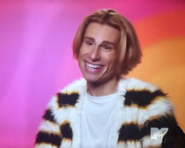 Loubear303's tweet photo. Spot the difference #dragrace @ddfuego @itsdarlenebtw - love yall so much! https://t.co/g4EbV2jQnP
