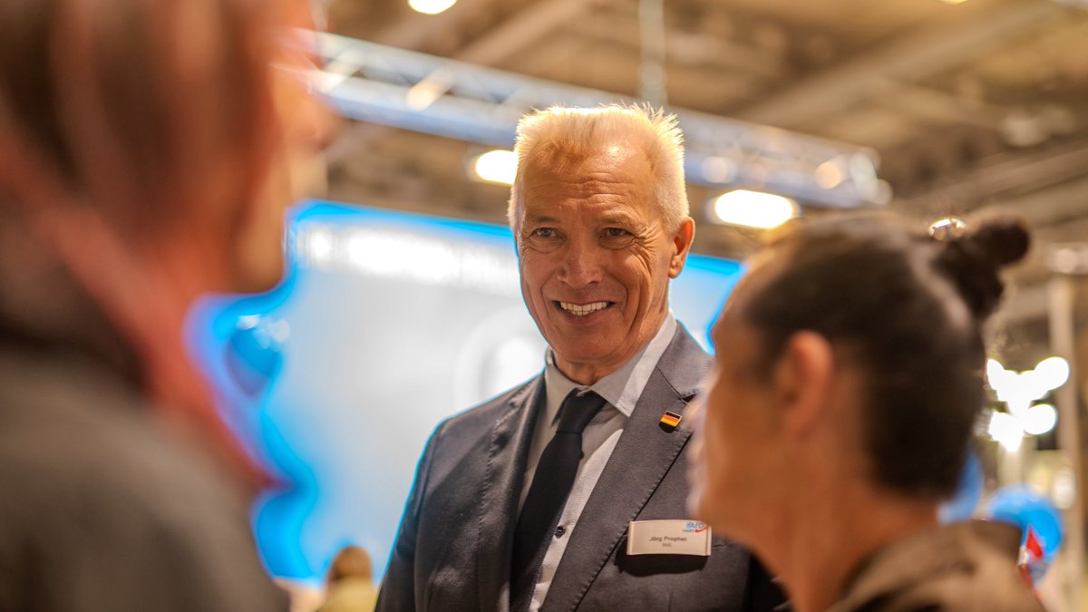 AfD_ThL's tweet image. Heute haben wir uns bei der #Thüringen Ausstellung mit dem Thema #Gesundheit &amp;amp; #Corona beschäftigt.

Unsere Abgeordneten Dr. Wolfgang Lauerwald, Wiebke Muhsal und Jörg Prophet haben darüber gesprochen, wie ein starkes #Gesundheitssystem aussehen muss: flächendeckende medizinische
