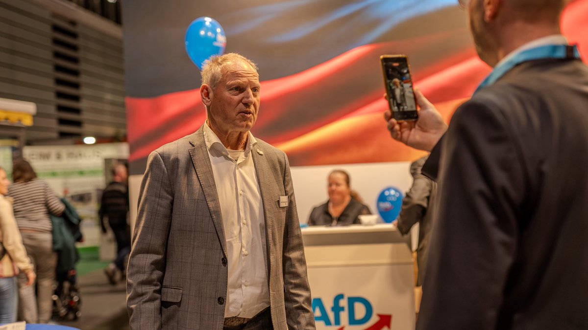 AfD_ThL's tweet image. Heute haben wir uns bei der #Thüringen Ausstellung mit dem Thema #Gesundheit &amp;amp; #Corona beschäftigt.

Unsere Abgeordneten Dr. Wolfgang Lauerwald, Wiebke Muhsal und Jörg Prophet haben darüber gesprochen, wie ein starkes #Gesundheitssystem aussehen muss: flächendeckende medizinische