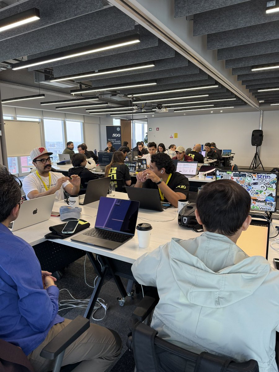 Santiago Zavala tweet media