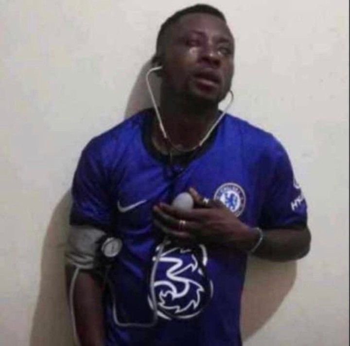 ifeisme01's tweet photo. Chelsea fans right now:
Wrexham goal โ ๐ฑ
Ryan Reynolds reaction โ ๐ฅน
VAR check โ ๐ค
Final whistle loading... bottle job incoming? ๐พ๐ #WxmChe #FACupMagic https://t.co/WkZUgJXG27
