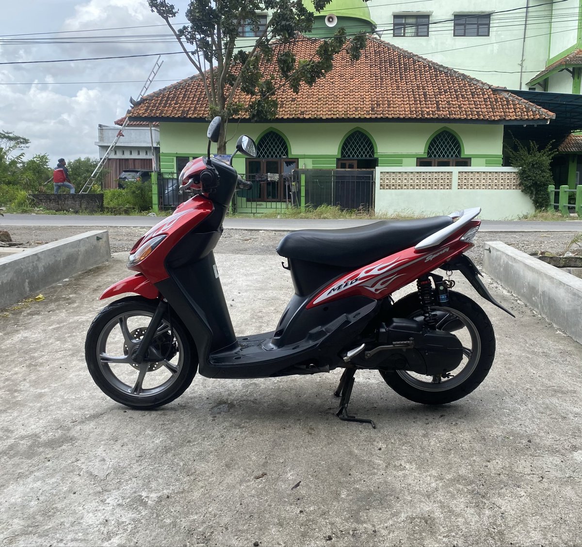bts_damar's tweet photo. #wts Yamaha Mio Smile 2009 asli merah
Siap mudik / sunmori
Srt” komplt 
Plat E off 5x
Kondisi : 
-Bdy baru Abs (bdy ori ada)
-Msn alus strter jreng
-Aki baru
-Shck DBS baru empuk
Spesifikasi lengkap pm aja
4.6jt aja lgsg bawaa
Lokasi Semarang 
#zonauangᅠᅠ #zonajajanᅠ https://t.co/j8UoCgo79A