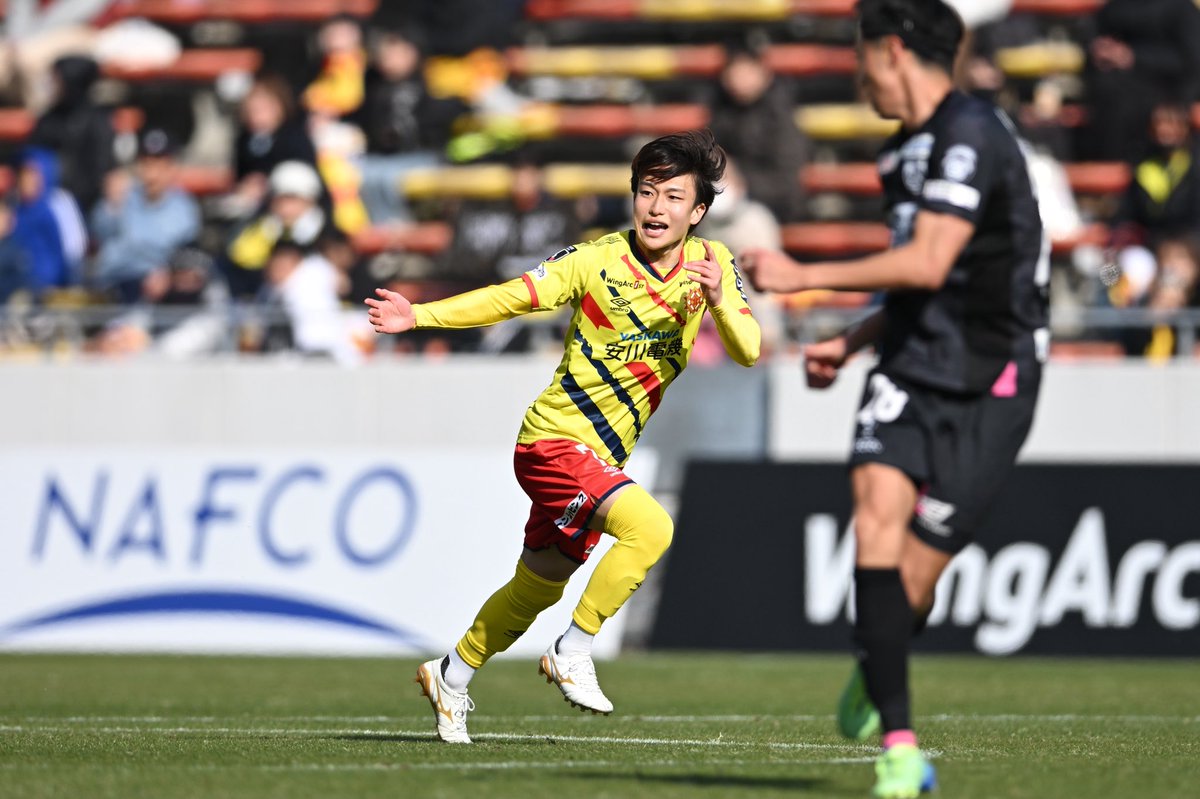 Giravanz_staff's tweet photo. 大怪我を乗り越え、ピッチに帰ってきた #平原隆暉 選手！

これからも共に！！🌻

#ギラヴァンツ北九州 https://t.co/gMfYOhFiXQ