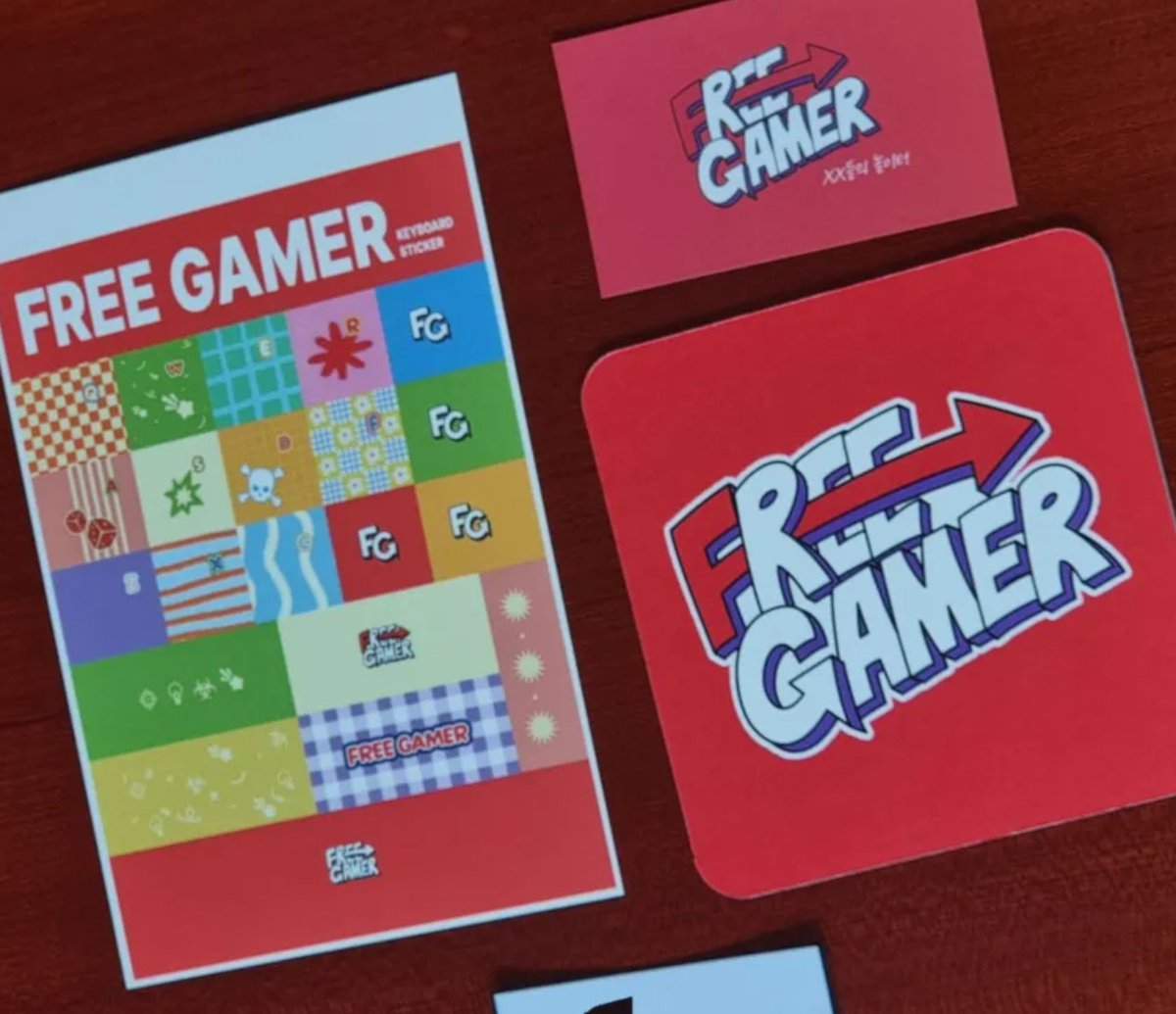 FreeGamers_'s tweet photo. 2026년 2월 25일
프리게이머가 5주년을 맞이했습니다.

이번엔 특히 즐거운 시간을 보내기 위해 공들여 준비했습니다.
키보드스티커, 명함, 티코스터, 키캡 굿즈를 나누었으며
병뚜껑 컬링, 보물찾기,  게임 속 여캐 실루엣 맞추기, 칵테일 대회 등을 진행하며 뜻깊은 시간을 보냈습니다. https://t.co/VfNremuoVG