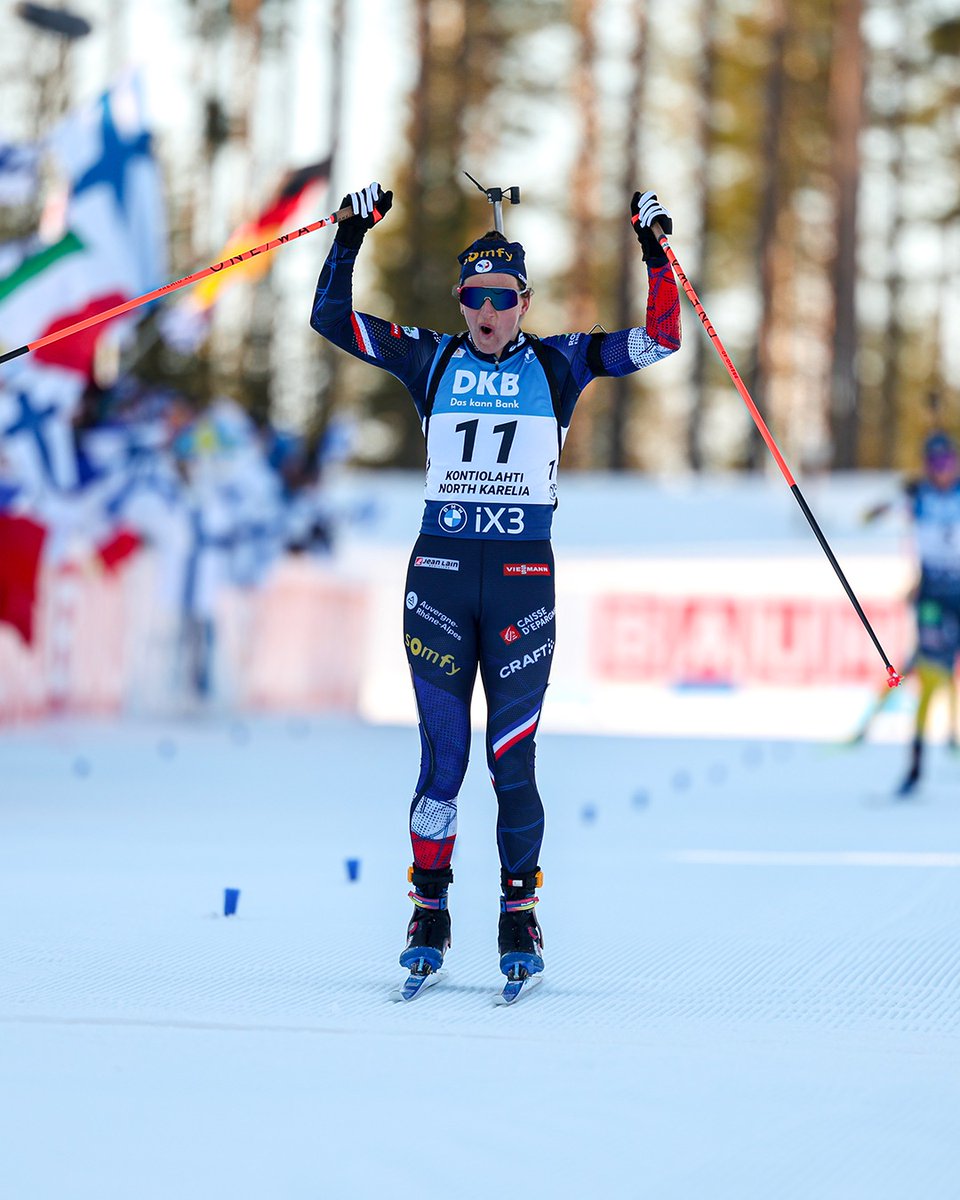FedFranceSki's tweet photo. IMPÉRIALE JULIA SIMON 😍🇫🇷

La vice-championne olympique de la discipline remporte la mass start de Kontiolahti 🏆

Une course au panache pour la Française, très rapide sur les skis et solide au tir avec un 19/20, conclue par un dernier tir parfait pour faire la différence 💪

Derrière elle, Océane Michelon termine 6ᵉ malgré trois fautes au tir. 

📸 Nordic Focus
