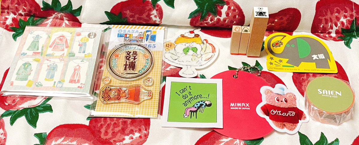 ノベルティたち！
どれも嬉しいけどスタンプの現物くださるブースさんほんと神だと思います🙏
特にSAKURALALAさんのクリアスタンプは売り物クオリティ😳✨
MIWAXさんの捺印マットも実用的でありがたい！
ワグマちゃんはカードも配布されてたそうだけど気づけなかったー、残念🥲
#文具女子博in大阪2026