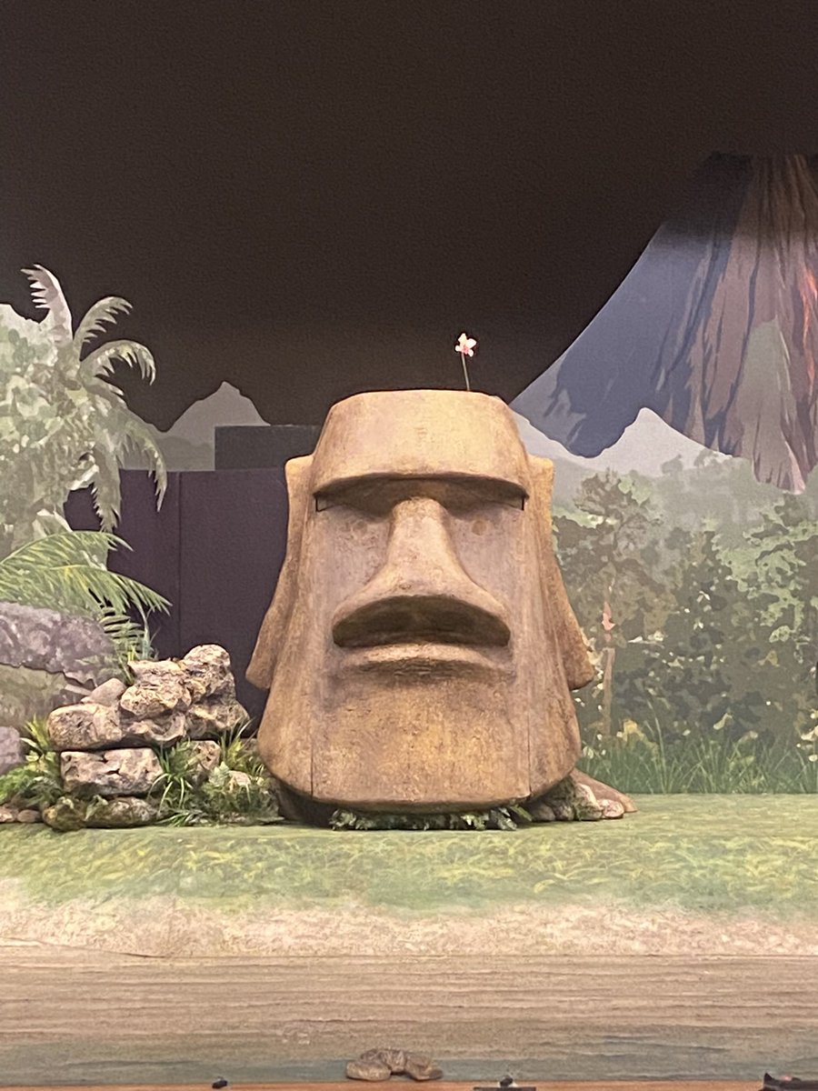 ヨーロッパ企画
「インターネ島エクスプローラ」
祝㊗️大千穐楽🎊

10月中旬に石垣から
上田さんに送りつけたマグネットが懐かし🧲
通し稽古沢山したなぁ
長きに渡る冒険
本当にお疲れ様でした‼️

これからも
ヨーロッパの冒険は続くのでしょう…お供できるよう精進します
お気に入りモアイを添えて🗿💐