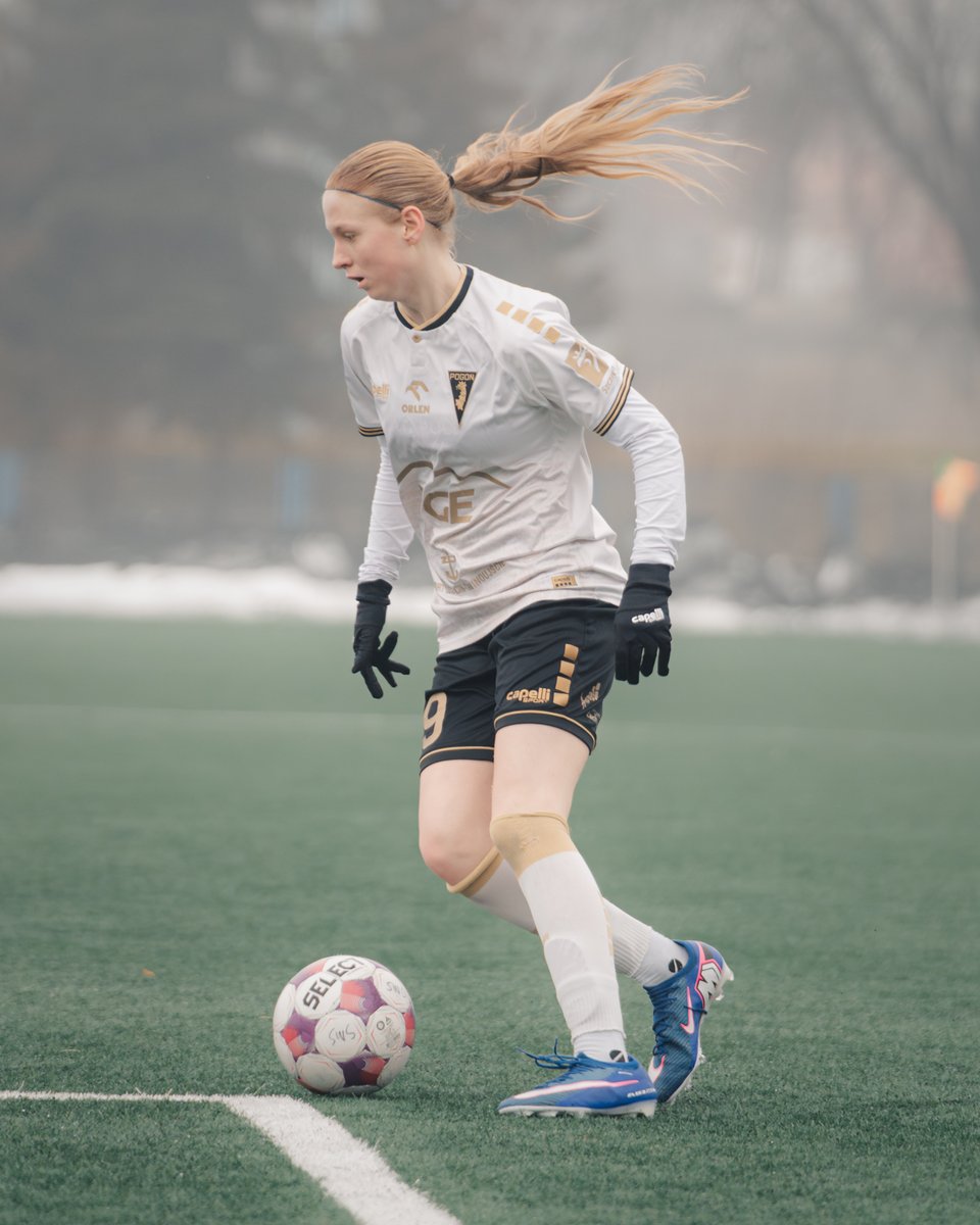 PogonSzczecin_K's tweet photo. ๐ต๐ฑ Lena ลwirska ma za sobฤ
kolejny wystฤp w reprezentacji Polski U19 โ
Tym razem w zremisowanym 0:0 meczu towarzyskim przeciwko kadrze Wลoch U20 pojawiลa siฤ na boisku w 71. minucie ๐โโ๏ธ
#ITAPOL ๐ฎ๐น๐ต๐ฑ WU19 https://t.co/spyYvMbo4v