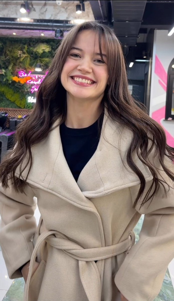 Bir gülüşü var dünyalar ona bedel 🥹🍯
#YağmurYüksel 💅🏻🎀