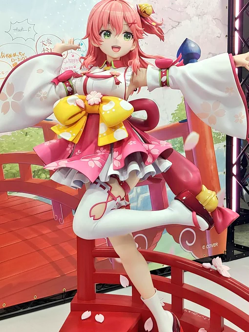 EXPO &amp; Fes お疲れさまでした! 最早1日では回りきれない規模で大変だったけど楽しかった! Fesも人生一レベルの神席で最高に楽しかった…!! 明日はStage4!応援します! #hololivefesEXPO26_DAY2