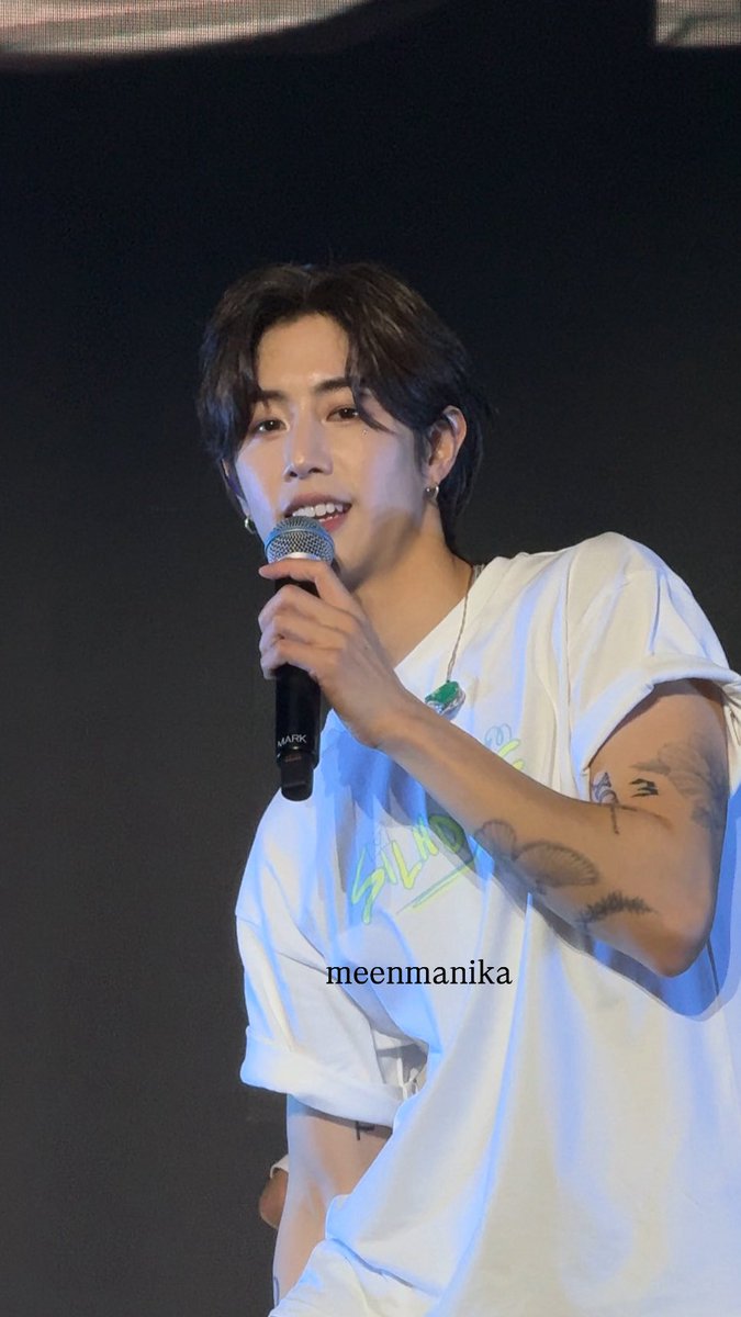 ใส่เสื้อยืดธรรมดาแต่หน้าตาพิเศษ ㅠㅠㅠㅠ

#MarkTuan
#MarkTuanTheShapeOfYou_Taipei