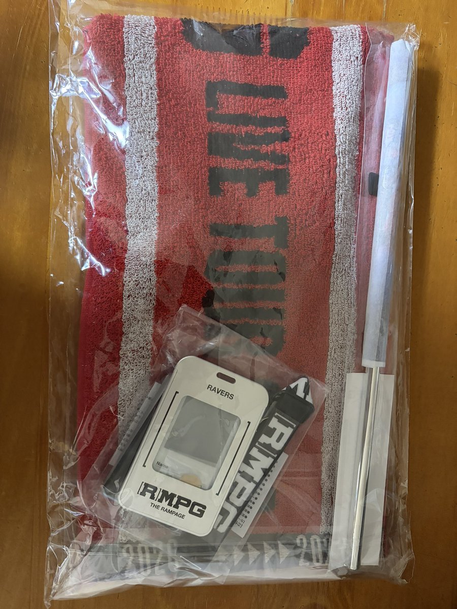 Lei1272913's tweet photo. THE RAMPAGE LIVE TOUR 2026
（R）MPG ランペアプグレグッズ チケチケット

譲:アプグレグッズ一式 未開封

求:定価(6,050円)

手渡し優先
郵送は送料ご負担いただければ検討いたします。
4/4埼スタ、4/21東京ドーム、5/19横浜でのお渡し可能です。

お求めの方DMまでお願いいたします。 https://t.co/Vf0L62Nzha
