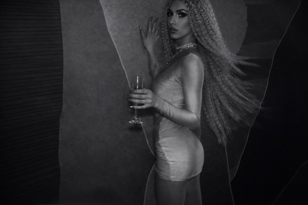 Alexandraaa__34's tweet photo. 🥂 #Takemymoney #leexa #clipvideo https://t.co/khihEOQMuq