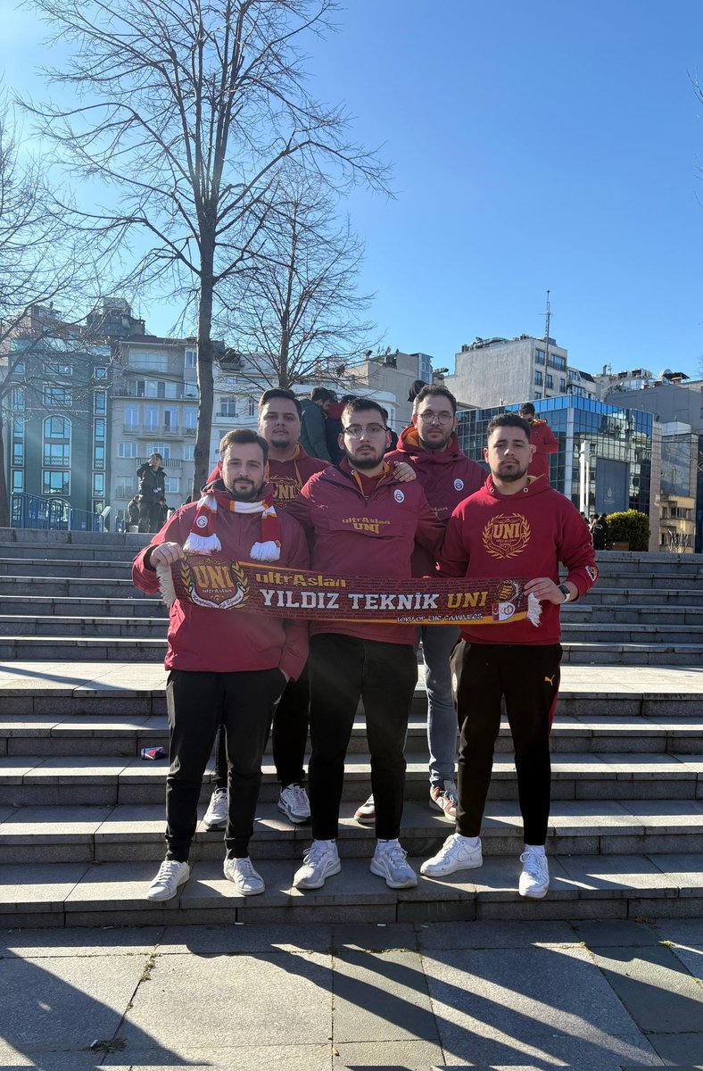 İŞTE GELİYORUZ YİNE YENİDEN :)

#uAUNIYTU #ultrAslanUNI