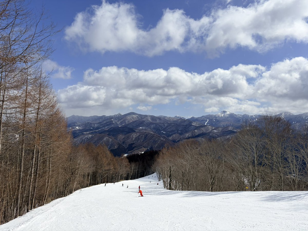 kiopen_1's tweet photo. ホワイトワールド尾瀬岩倉、ザクザク春スキーからの突然の雪。上部のコースはサラサラに。 https://t.co/05ZMt5J0yt