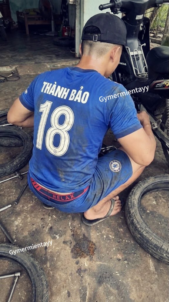 Hửi dc cái áo này ngay chổ nách chắc phê lắm