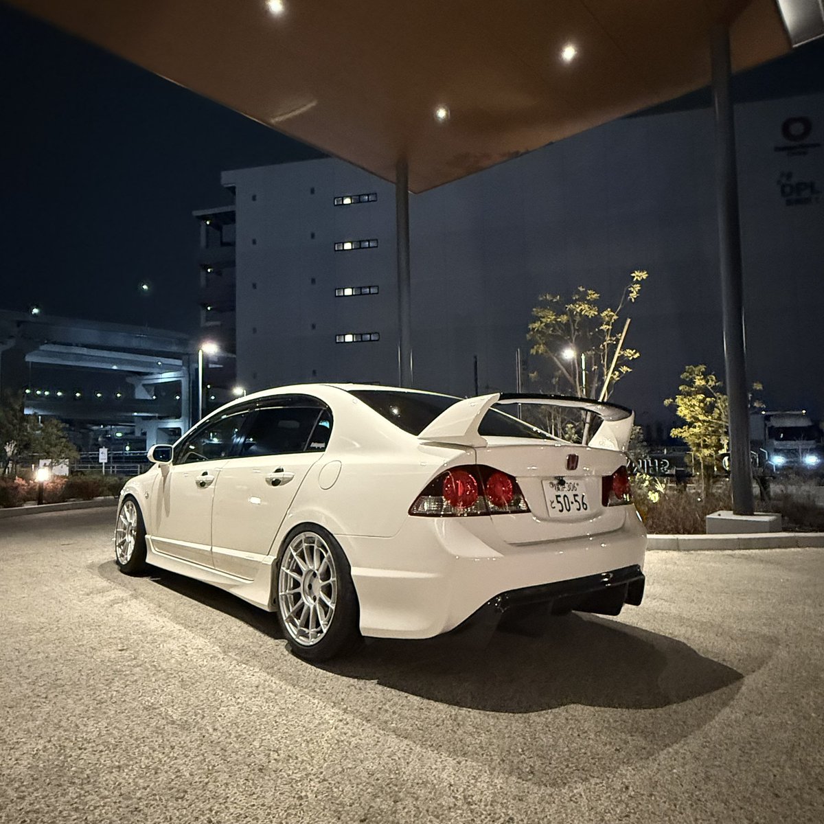 civic_fd2_nt03's tweet photo. ようやくまともに乗れるようになったFD2🚗
これで前後キャンバー合わせ出来たし満足。後は適度に煮詰めよ
リアは爪折りではなくぶった切りで!!
CL7、V37の時からお世話になっている@LUXAUTOFACTORY1 様に作業頂きました！
干渉なく綺麗に乗れるようにして頂いてありがとうございます🙇‍♂️ https://t.co/AIPabJoyLB