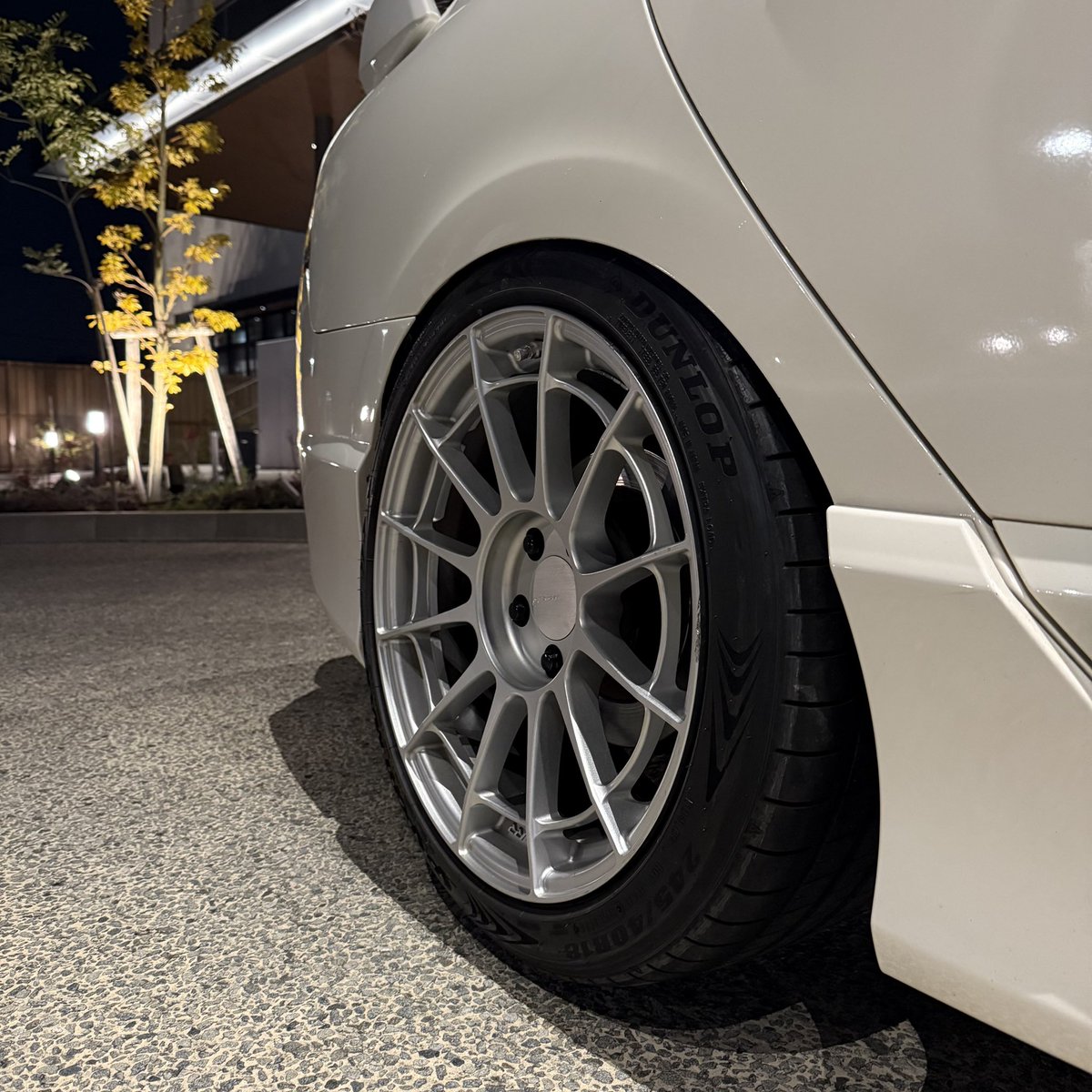 ようやくまともに乗れるようになったFD2🚗
これで前後キャンバー合わせ出来たし満足。後は適度に煮詰めよ
リアは爪折りではなくぶった切りで!!
CL7、V37の時からお世話になっている<a href="/LUXAUTOFACTORY1/">LUX AUTO FACTORY</a> 様に作業頂きました！
干渉なく綺麗に乗れるようにして頂いてありがとうございます🙇‍♂️