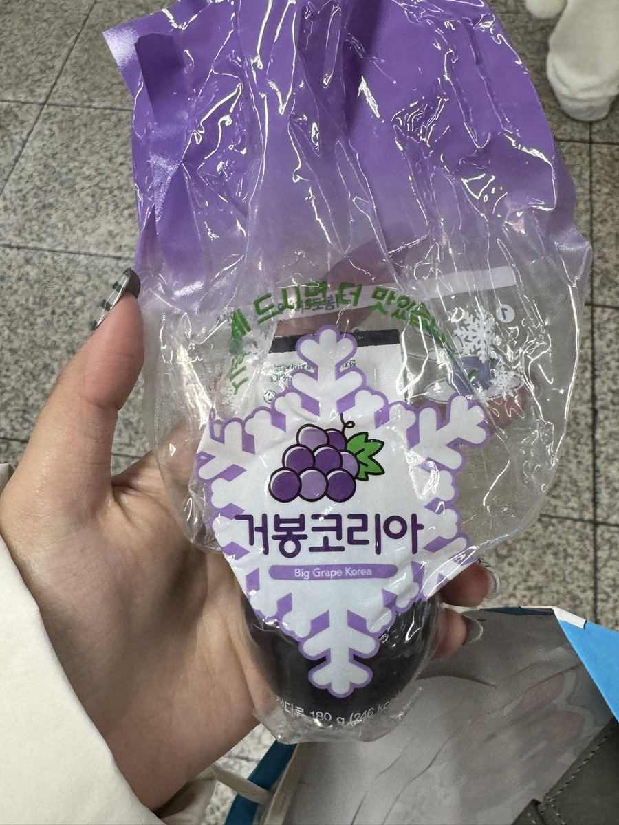 shifupokenzo's tweet image. #be cool like me today
- salad naik kereta LAMA bgt
- udon hambar no offense n kimchi lowk
mid
- nutella ga bisa dicolek aka FREEZING
- terlalu fokus makan jelly di peron kereta ampe t money isi 40k ilang ntah kemana
- jeans penyapu lantai favorit rusak