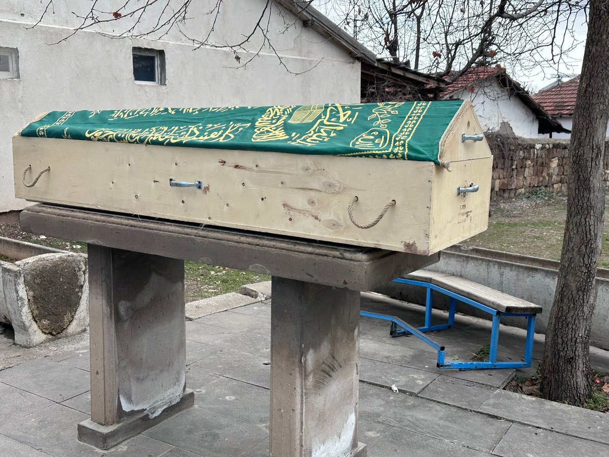 BasriDogan68's tweet photo. Babam Arif Doğan bugün doğduğu köy Bulhasan’da (Gemerek, Sivas) defnedildi. 11 yıldır yollar kapalı olduğu için yanına gidemedik, elini öpemedik ve vedalaşamadık. Kırık bir kalple uzaktan dua ediyoruz. Rabbim ona rahmet etsin, mekânını cennet eylesin. 🤲 https://t.co/HByCXOnfcy
