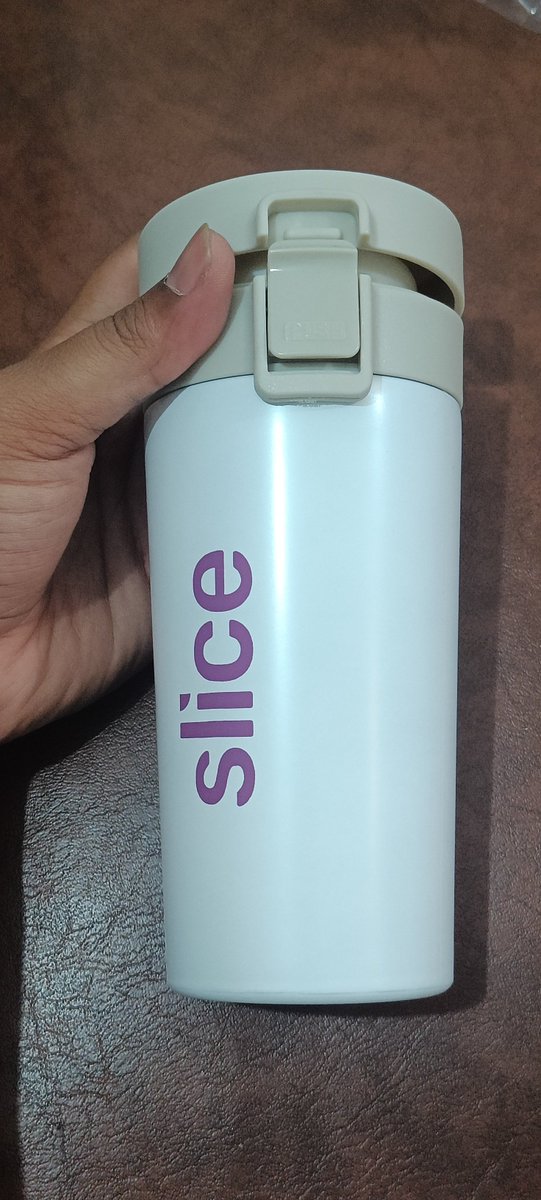hackstarriya's tweet photo. Slice Unfreezed my account in less that 24 hours after Raising ticket, As a token of appreciation they also sent me a very beautiful Gift 😍😍
@slice_cares @slicebank 
Now i am enjoying their Banking Service https://t.co/VvWkFJV3ip