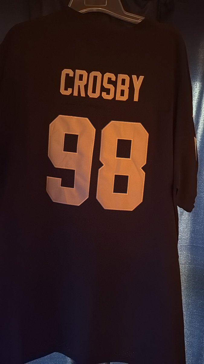 Bettsy57's tweet photo. As I sit here 53 years old and a @Raiders fan my whole life this one Hurts @CrosbyMaxx you are a True #Raider Gonna Miss seeing you wreck Games in the Silver and Black 💪🏻💪🏻Good Luck in Charm City 🤙🏻🤙🏻🤙🏻🤙🏻🤙🏻🤙🏻 https://t.co/kyOmCFgEwI