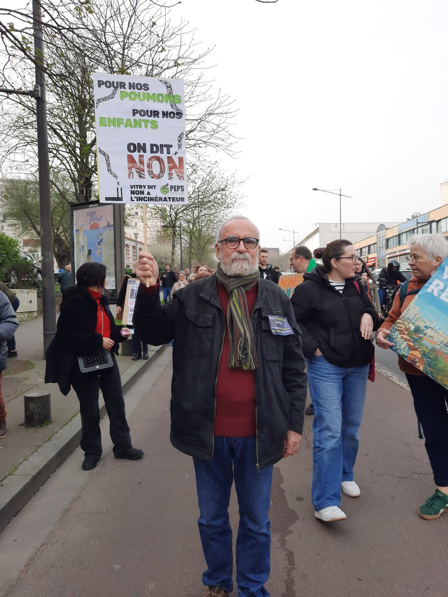 JeanCouthures's tweet photo. Une marche ce jour à #Vitry sur Seine pour dire Non ! au projet d'incinérateur #Dalkia , résultat d'une tratation avec #MairieDeParis sans étude d'impact ni évaluation sanitaire.@MdpMouvement @c2r @danlert https://t.co/383p5Dgtt6