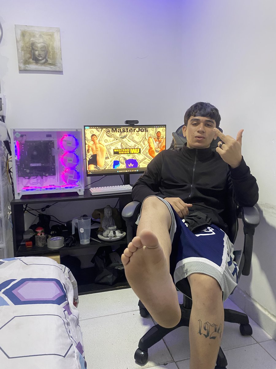 You’re just a pathetic loser who’s addicted to my soles. 💪😂
Cover your taxes and take your place again 🧎🏼‍♂️‍➡️💸😈 

#Findom #Cashmaster #Drainge #ATM #paypig