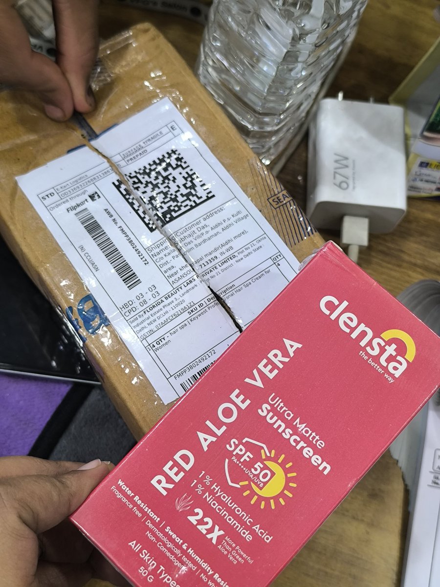 ErSubhajit's tweet photo. @flipkartsupport 
Wrong product received. Ordered "Keywest professional hair spa" and received clensta spf 50 cream.
Order ID: OD336932268831386100 https://t.co/w3JTmW6GXo