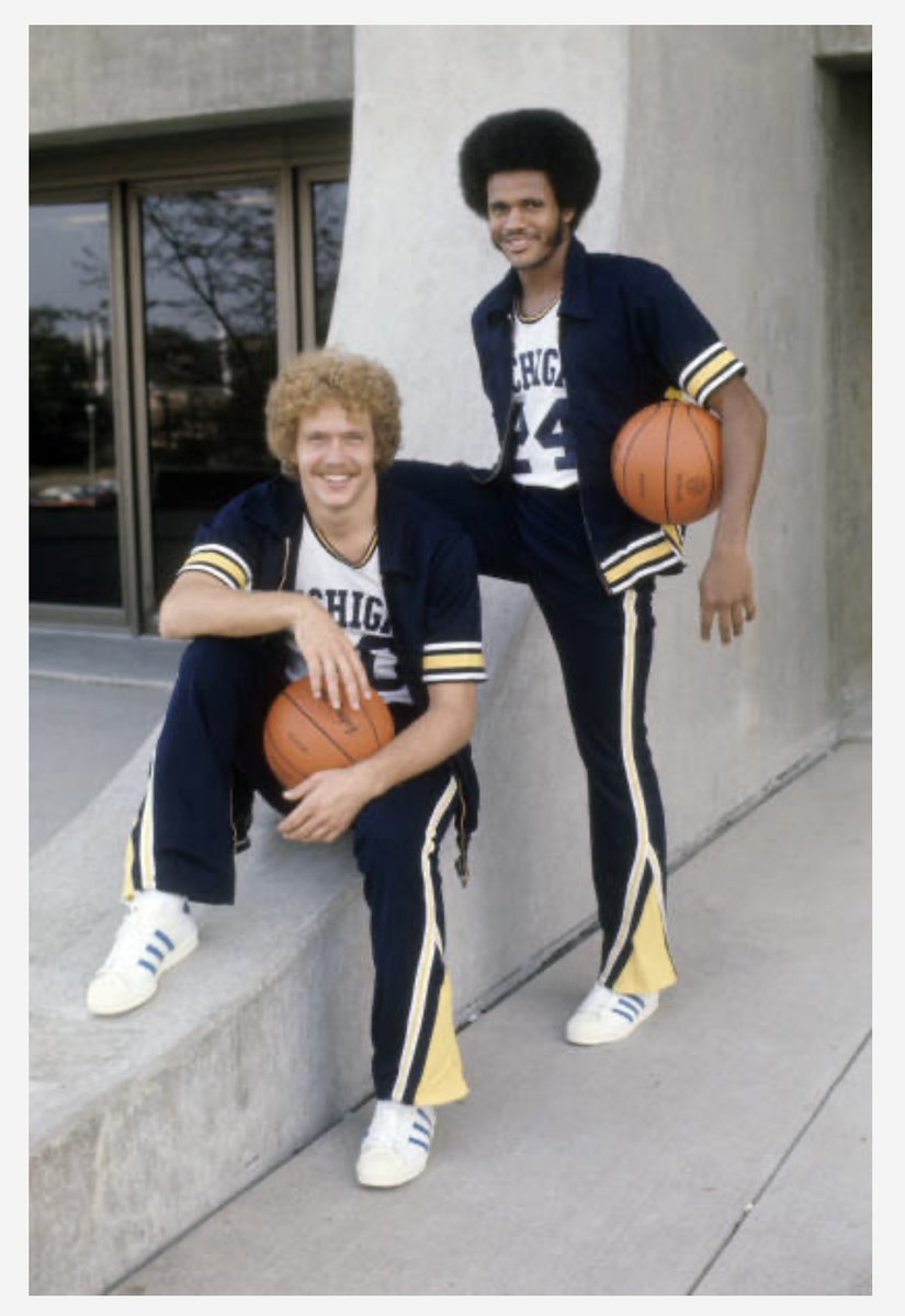 DrSap4UM's tweet photo. IYKYK 〽️🏀🔥 So cool! You dig?? https://t.co/sQZ52E6aeY