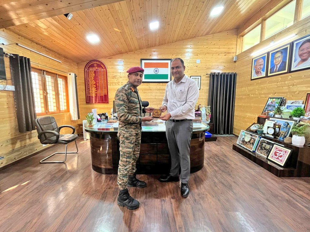 PRODefDehradun's tweet photo. MILITARY CIVIL FUSION FOSTERING THE NATION BUILDING
#Banbasa Military Station under the aegis of PANCHSHUL Brigade & Civil Administration Champawat provided unflinching support to ARO Pithoragarh to ensure successful culmination of AGNIVEER recruitment 25-26 for the youths of Pithoragarh & Champawat districts of Kumaon Region.
The seamless coordination showcased a positive example of effective Military Civil Fusion towards a nation building.