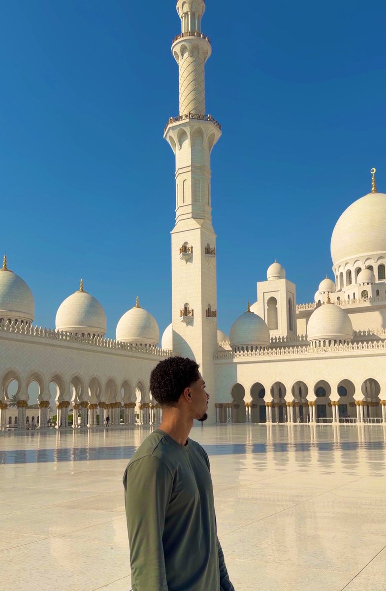 kubaecom's tweet photo. So many beautiful places in the world.

Work too much and you’ll miss the best moments.

Live too much and you’ll forget to build your future.

Balance is everything. https://t.co/gCgvfacwfN