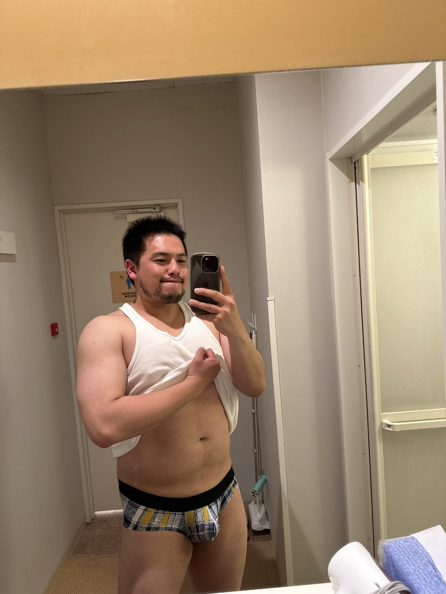 今日も筋トレ頑張ってきた！
今日は背中と腕💪
しっかりと今週も6日間頑張った！
明日はオフにしよう☺️